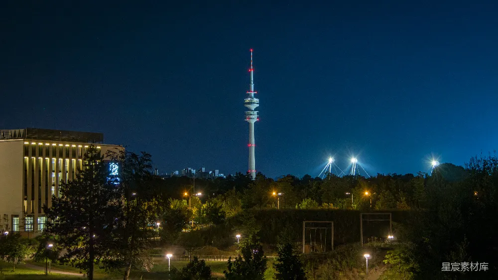 城市背景中的塔的一幅夜景