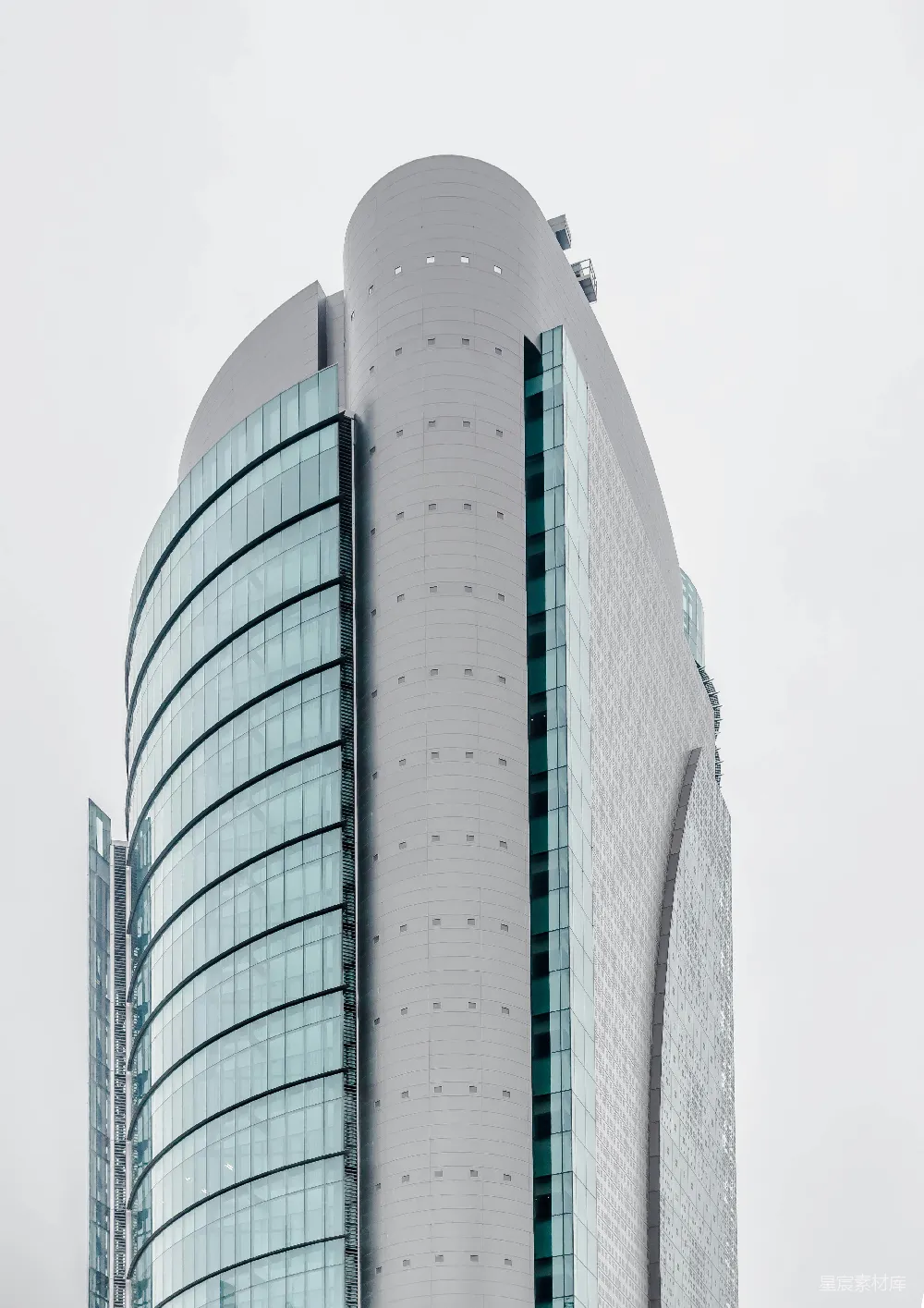 白色涂装的建筑