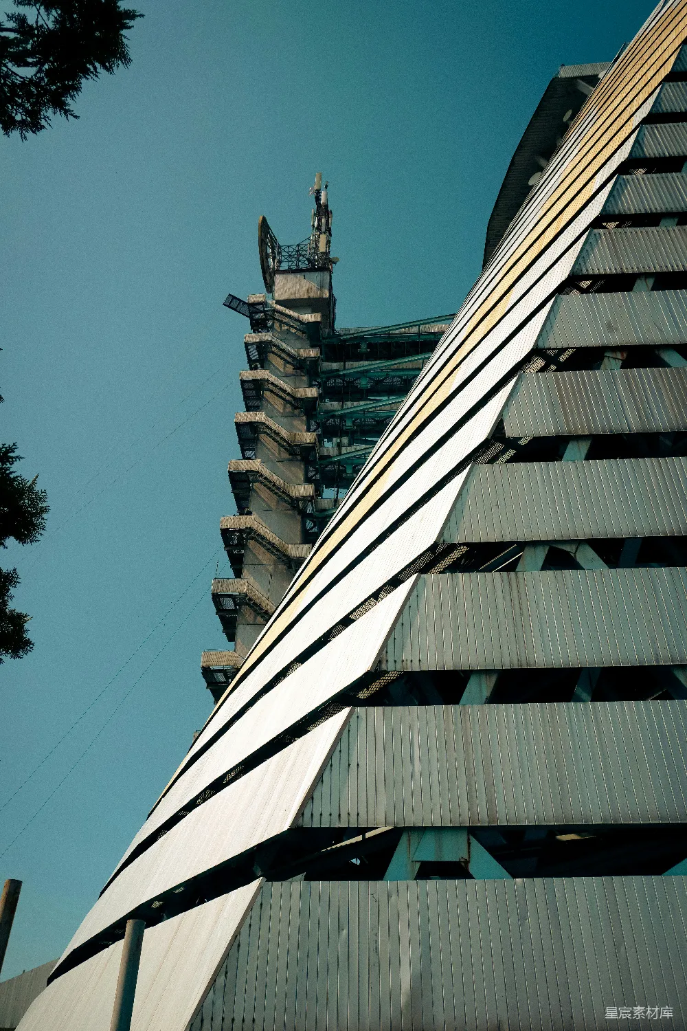 蓝天之下独具风格的建筑。