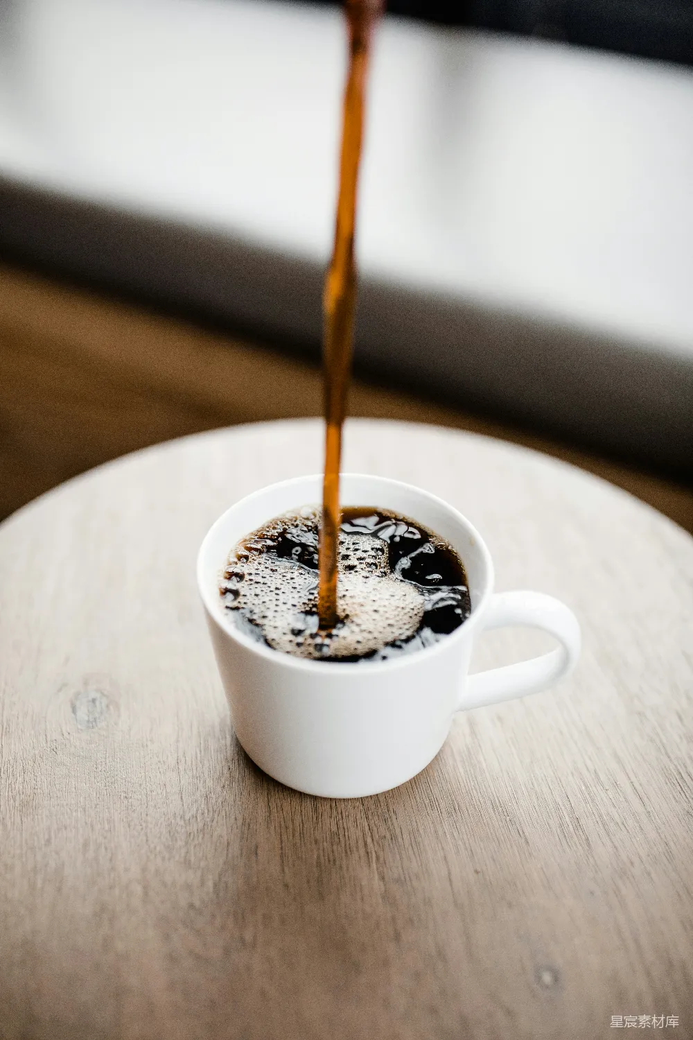 白瓷咖啡杯