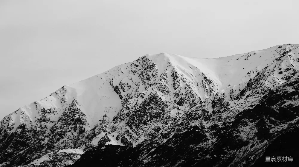 高清摄影  一座覆盖着雪的山