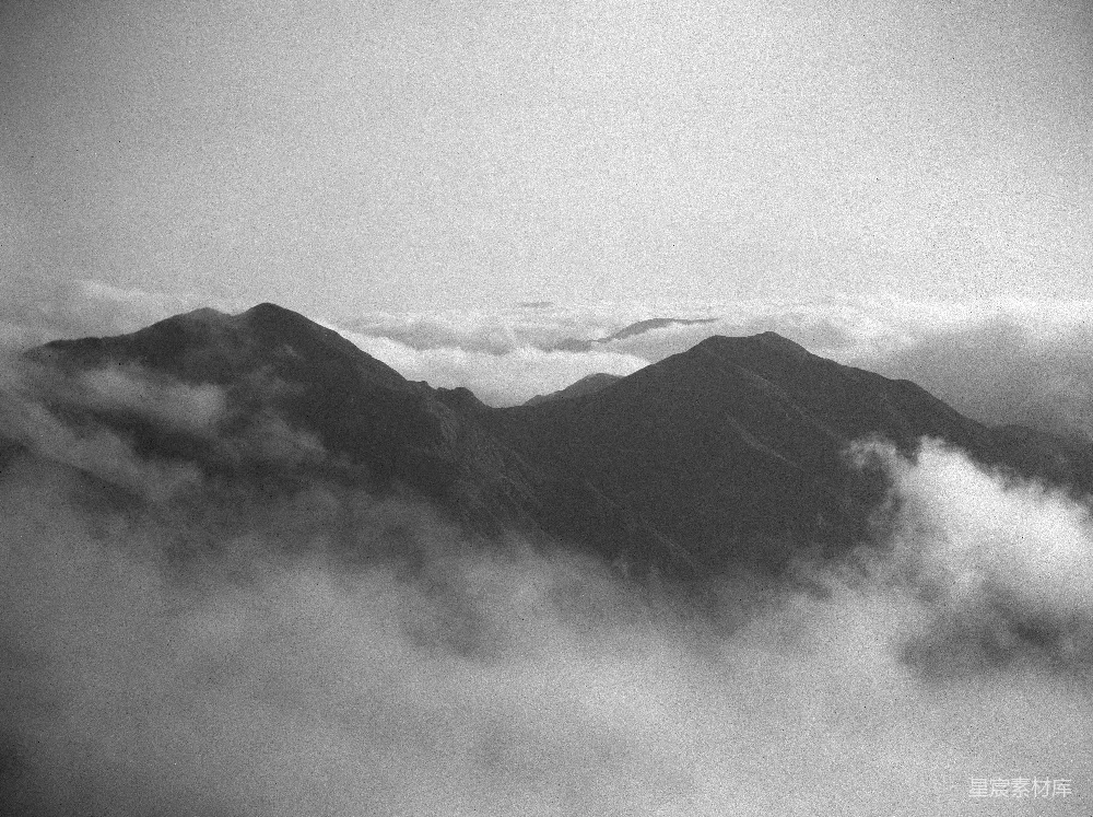 高清摄影  山峰从缭绕的云层中脱颖而出