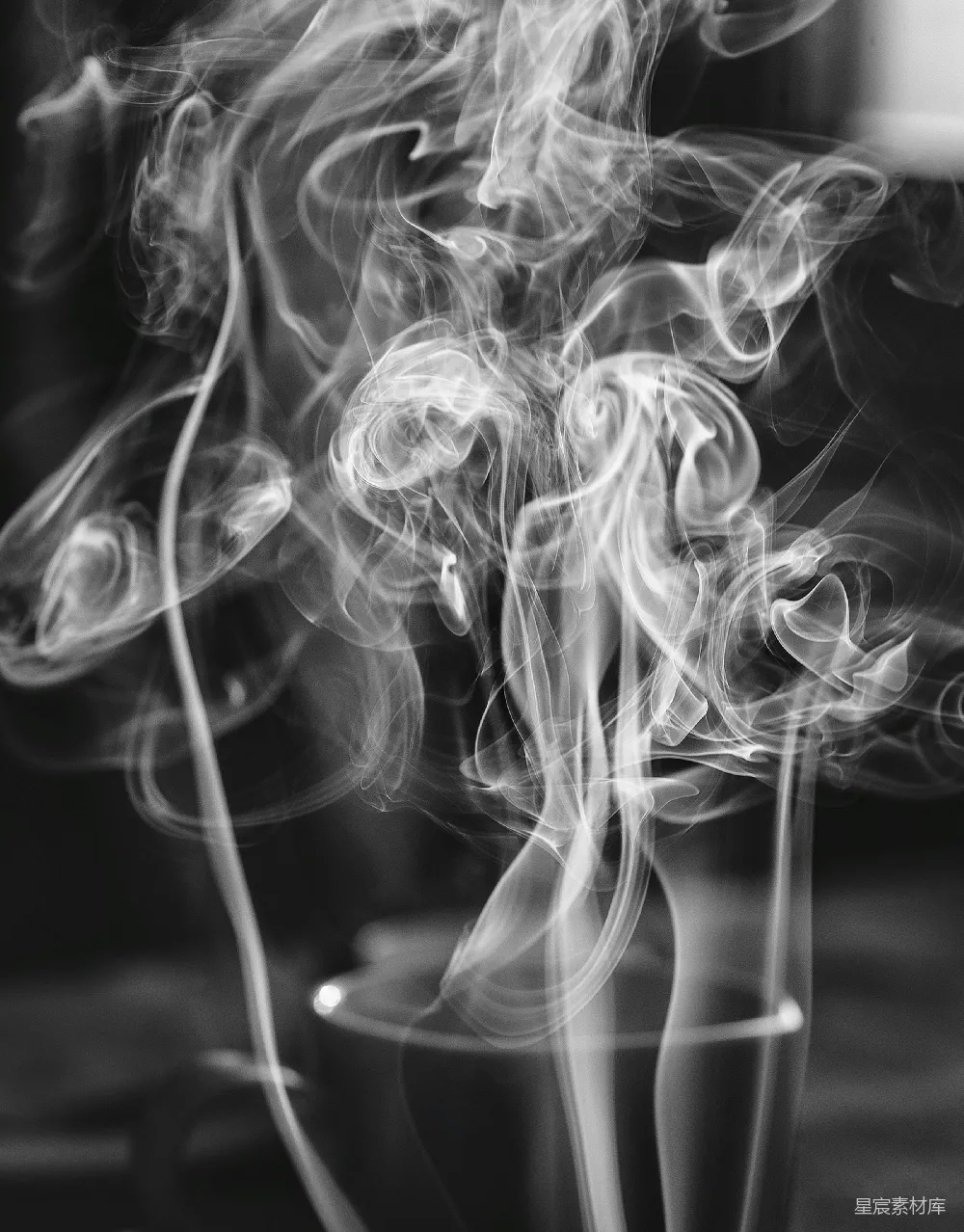 高清摄影  黑底灰度照片中的烟雾