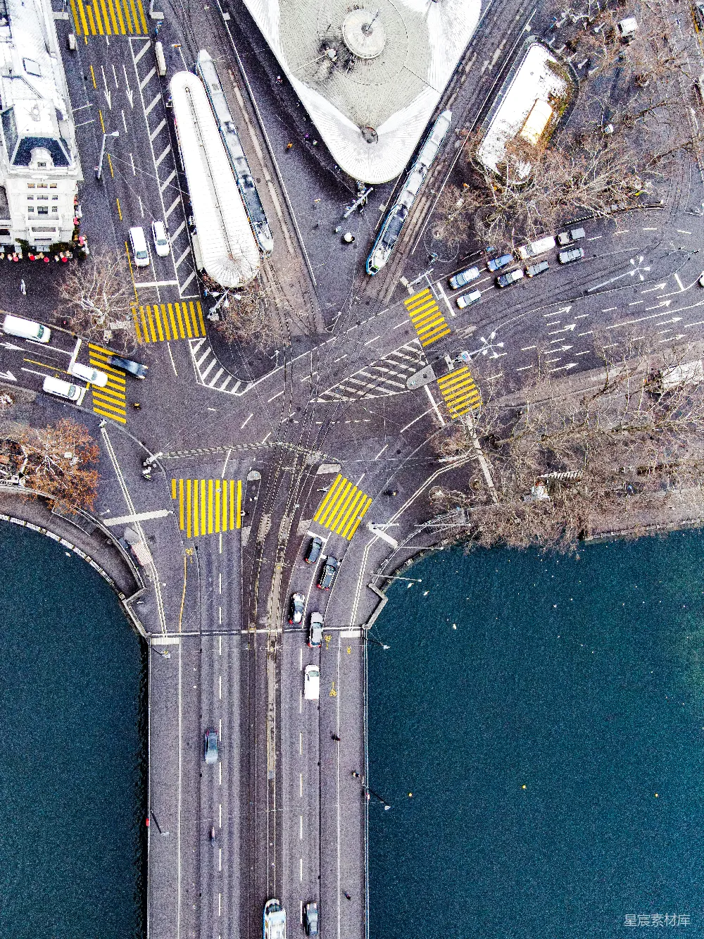 高清摄影  白天的空中城市建筑和道路俯瞰图