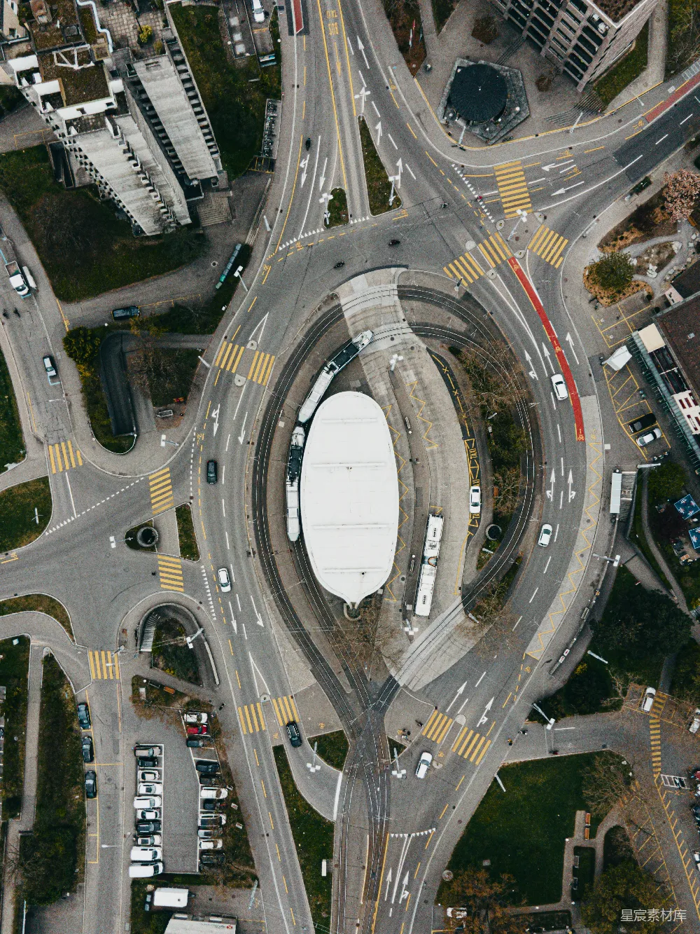 高清摄影  白天的城市道路航拍图