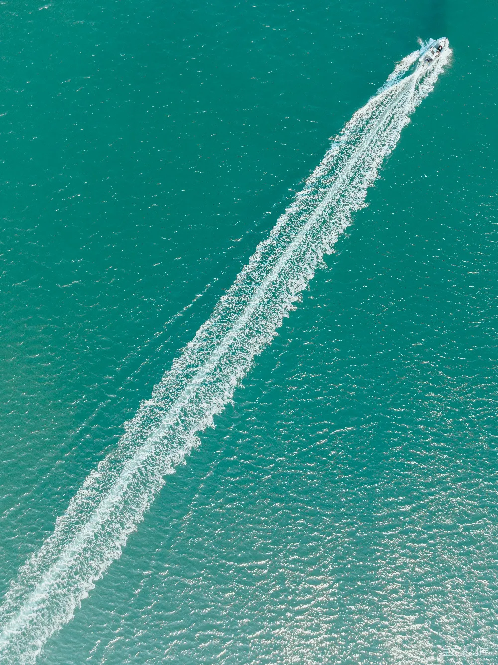 高清摄影  海洋中的波浪