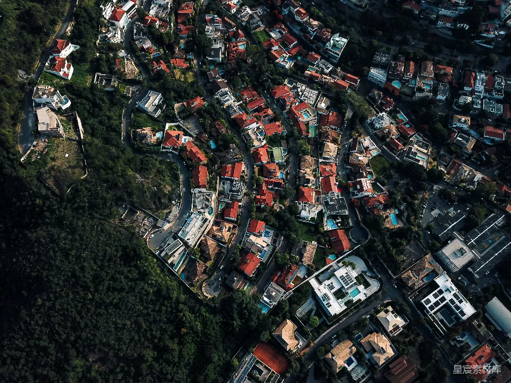 高清摄影  一座城市鸟瞰图，有许多建筑物