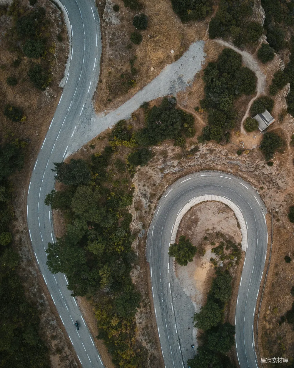 高清摄影  山间蜿蜒公路的航拍视角