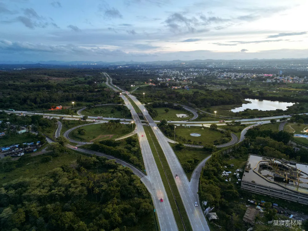高清摄影  黄昏时分的高速公路交汇处鸟瞰图