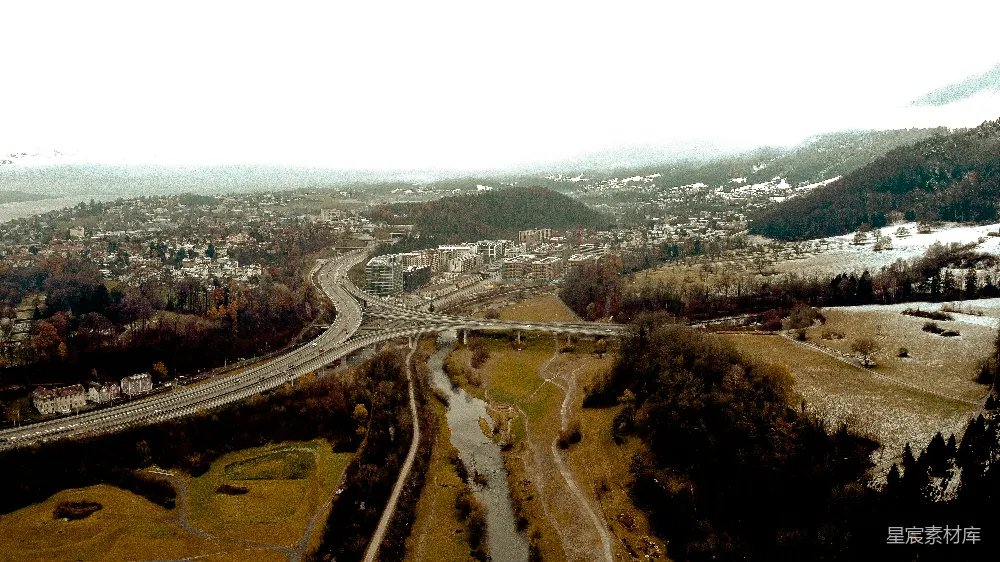 高清摄影  白天的空中俯瞰绿树和道路的景象