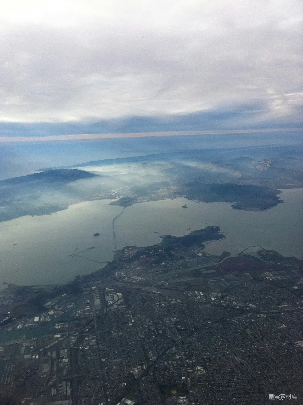 高清摄影  白天拍摄水面的空中照片