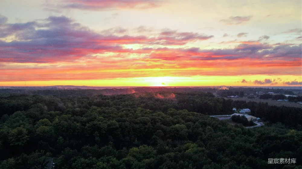 高清摄影 壁纸 夕阳西下时山上的绿树
