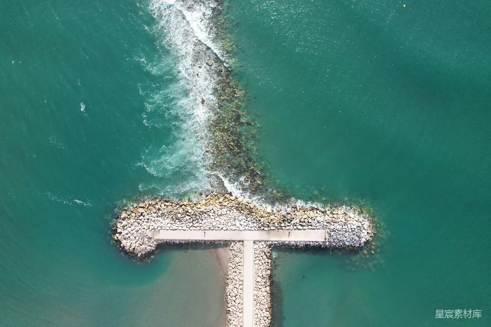 高清摄影  海洋中的码头俯瞰图