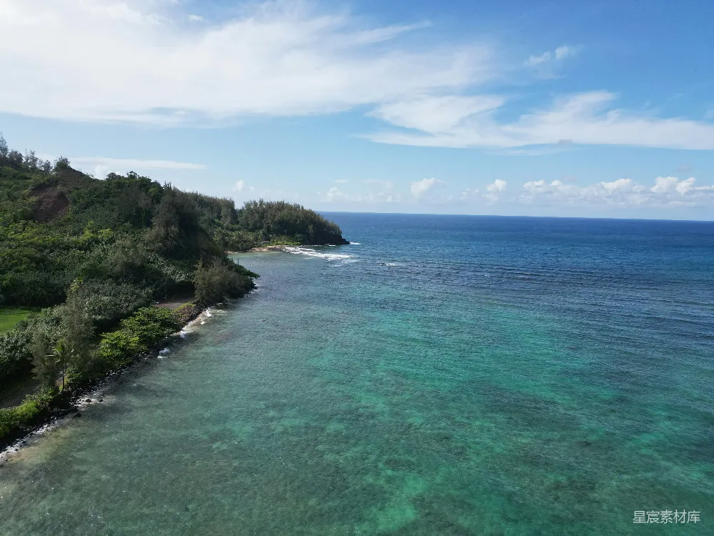 高清摄影  俯瞰海滩和一片水域的景象