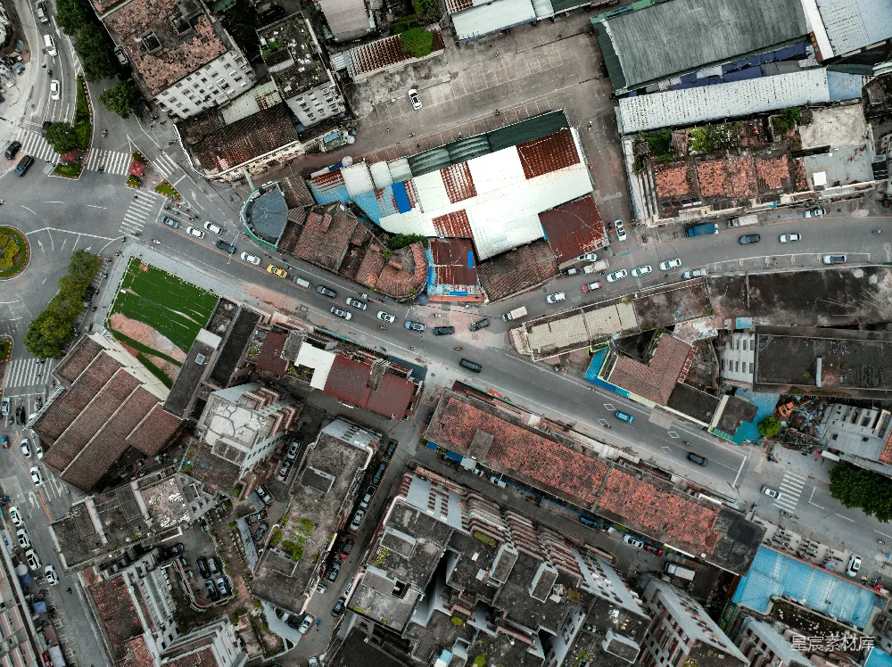 高清摄影  繁忙城市街道的空中俯瞰图。