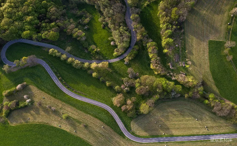 高清摄影  乡村蜿蜒道路的空中俯瞰图