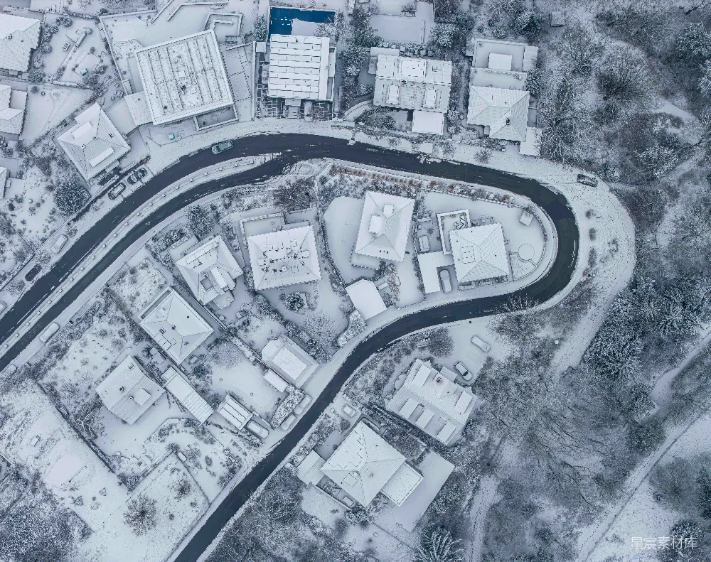 高清摄影 壁纸 雪覆盖的小镇的航拍图，蜿蜒的道路曲折交错。