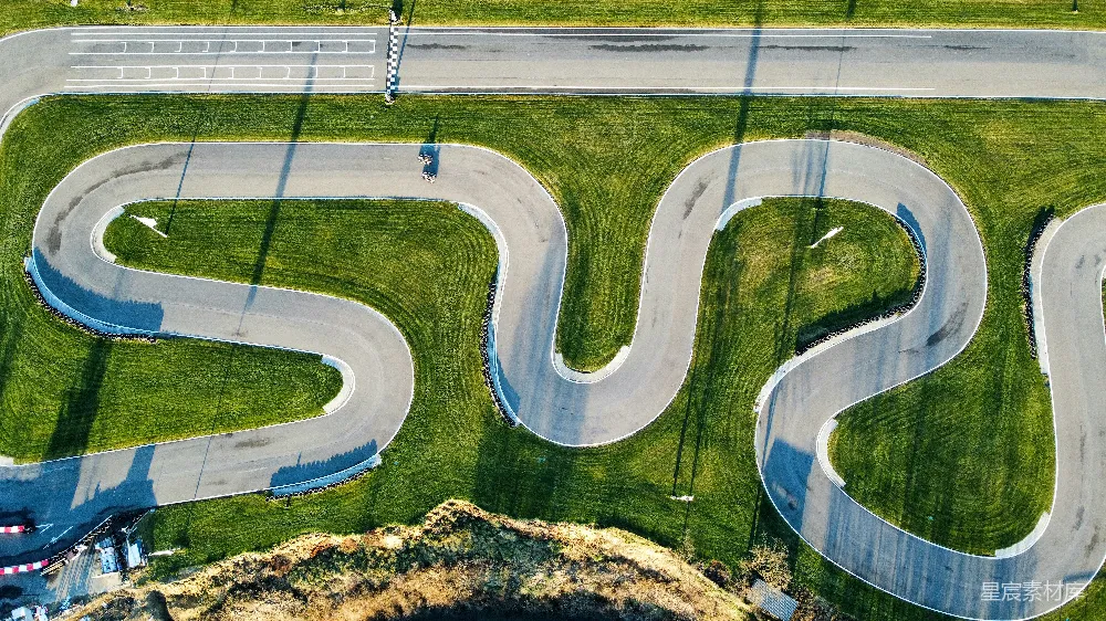 高清摄影 壁纸 乡村蜿蜒公路的空中俯瞰图