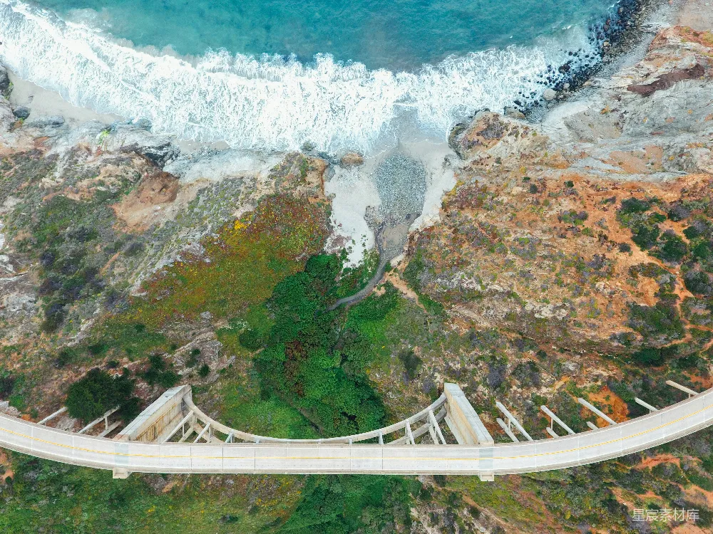 高清摄影  森林上方和水体上的桥梁空中摄影