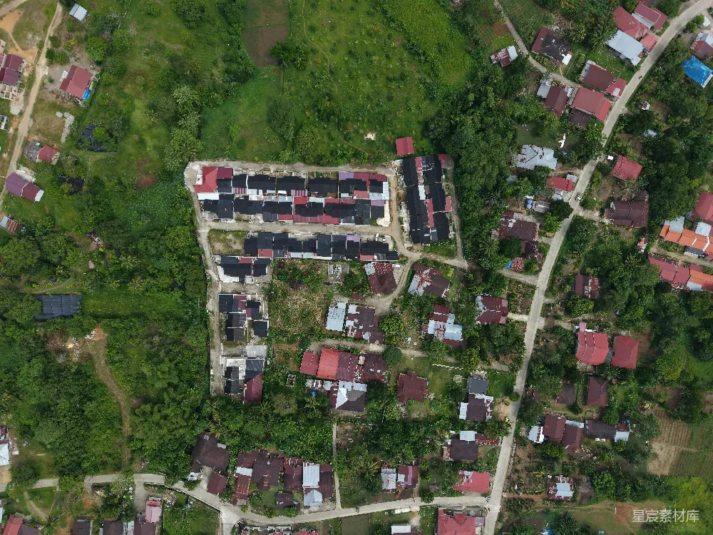 高清摄影  一个由绿色植物环绕的住宅区鸟瞰图