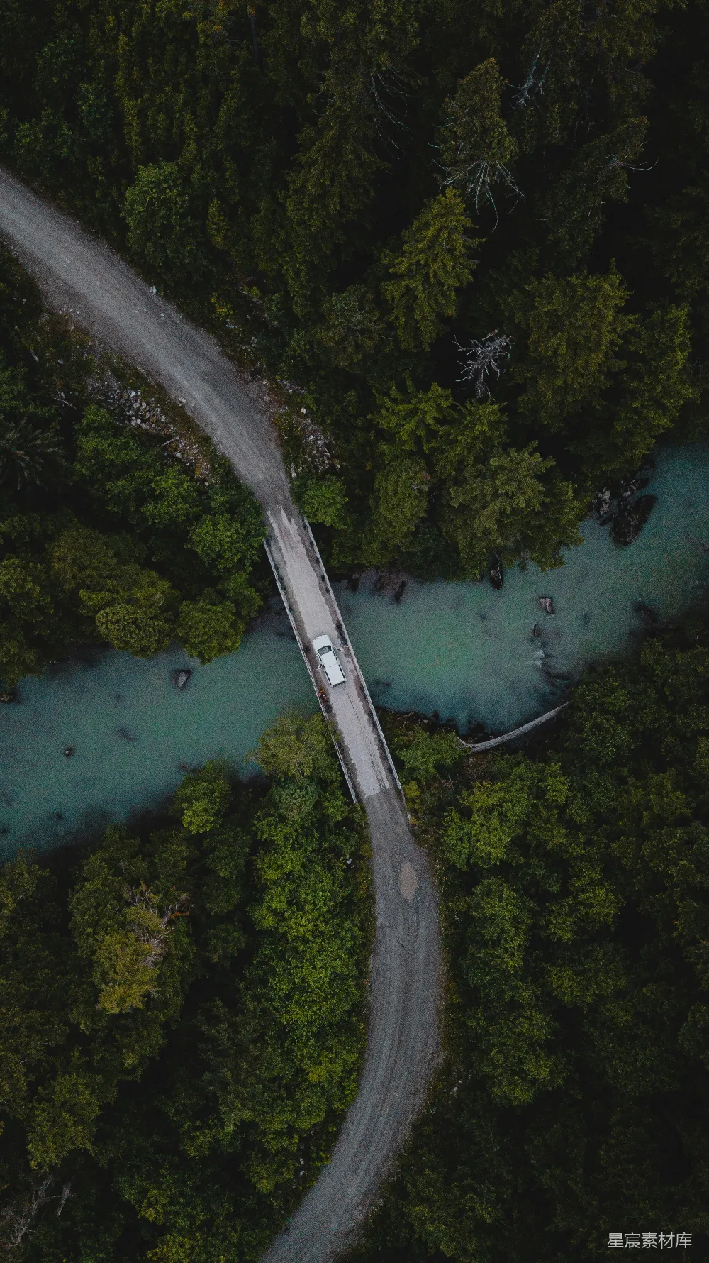 高清摄影 旅行 壁纸 自然 空中俯瞰绿树和湖水