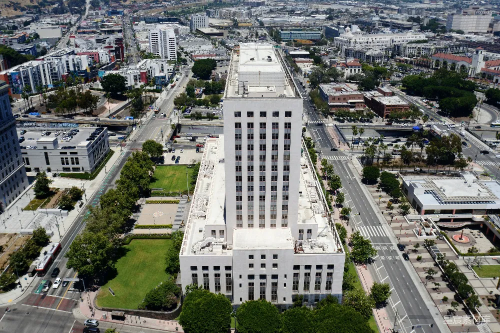 高清摄影 旅行 城市中的一座大型白色建筑的空中俯瞰图