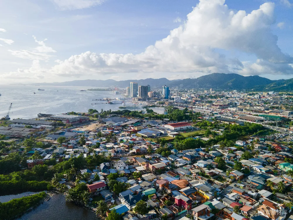 高清摄影 旅行 一幅城市和水域的俯瞰图