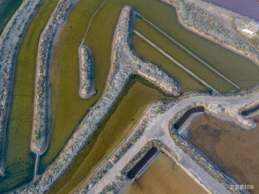 高清摄影 壁纸 旅行 航拍农田，水渠纵横。