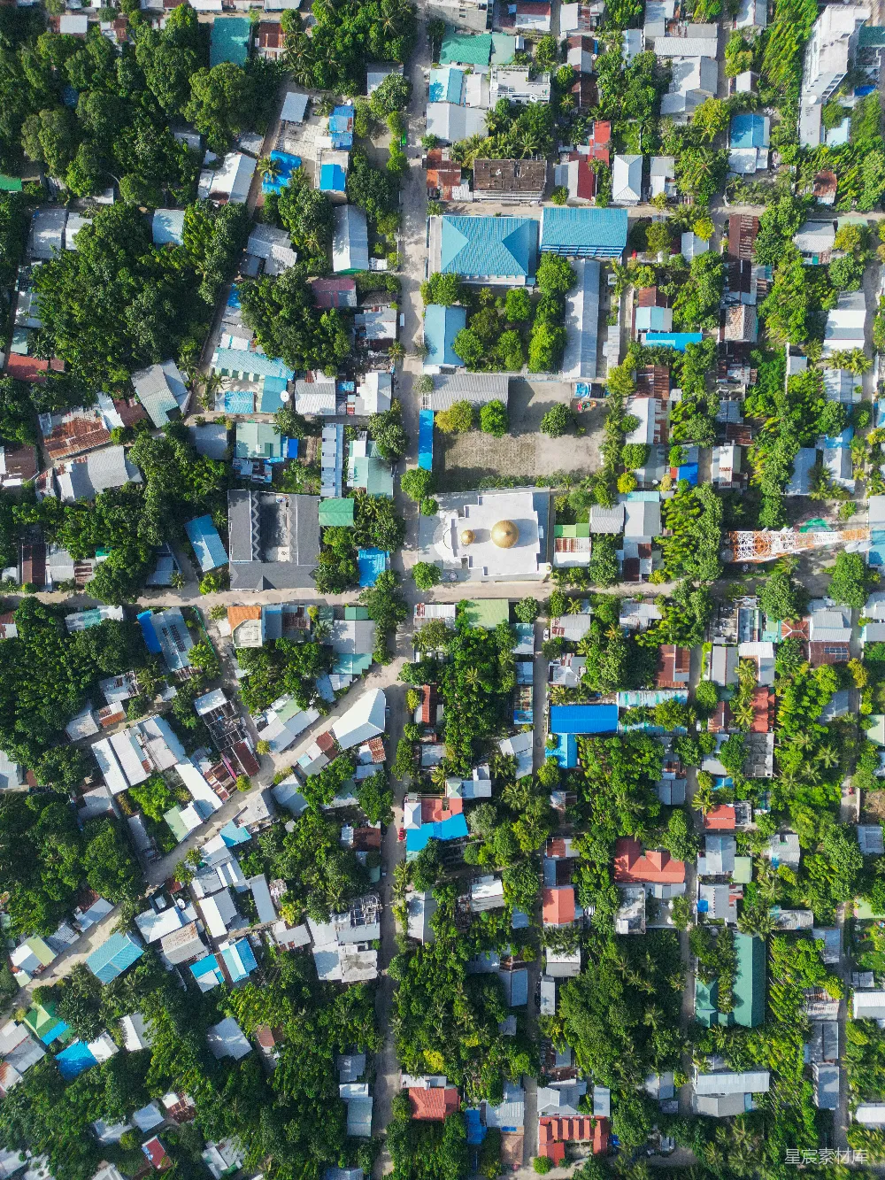 高清摄影  热带地区人口稠密的城镇俯瞰图。
