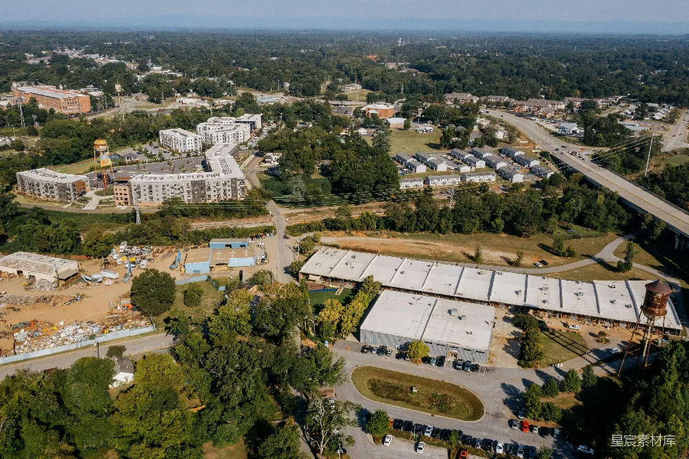 高清摄影  工业建筑和住宅区的空中俯瞰图。