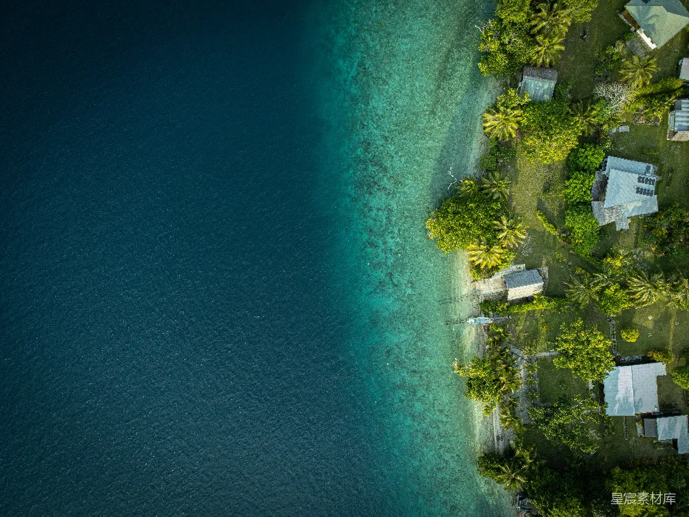 高清摄影 壁纸 旅行 热带海岸线的航拍图，可以看到房子和清澈的海水。