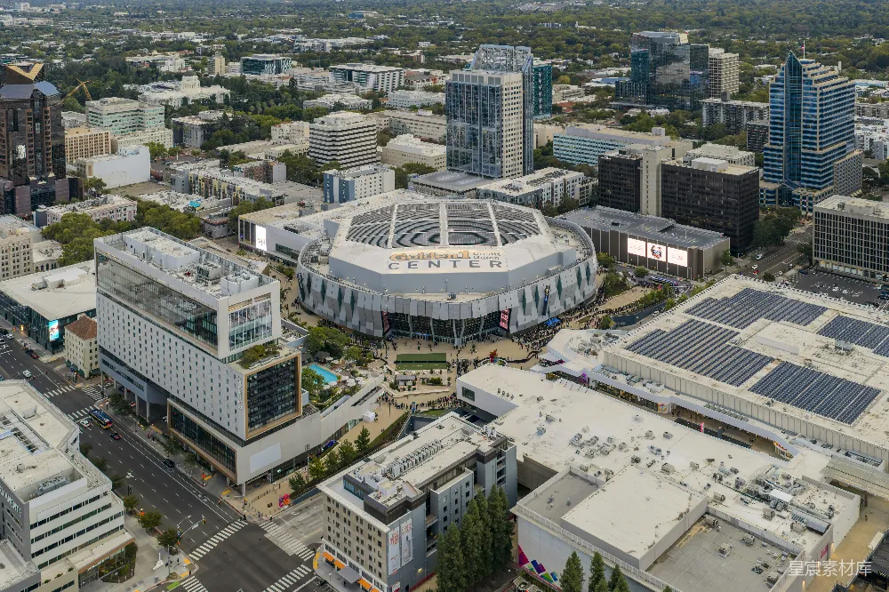 高清摄影  俯瞰现代化城市景观，有一个大型体育场。