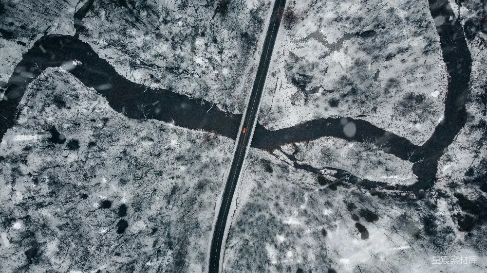 高清摄影  雪地里的黑色汽车