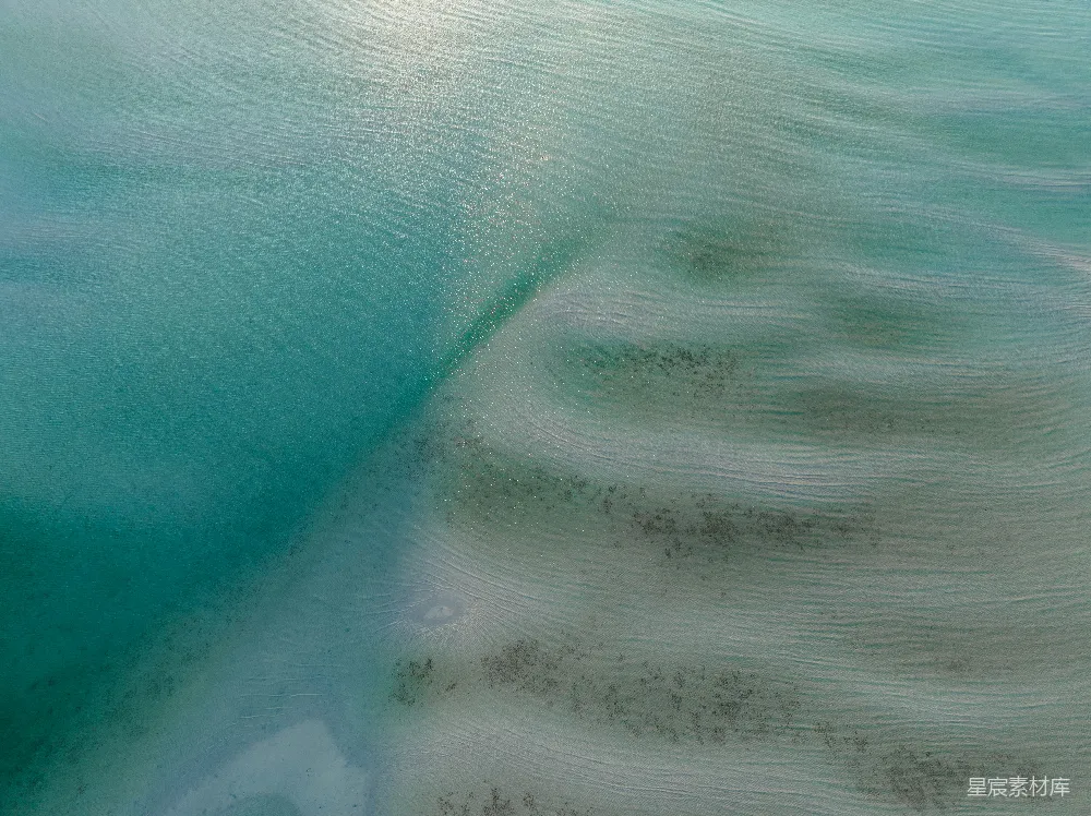 高清摄影  一片有波浪的水域