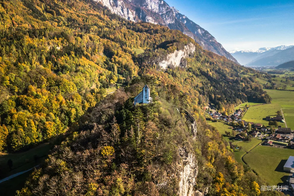 高清摄影  山间树林中的城堡