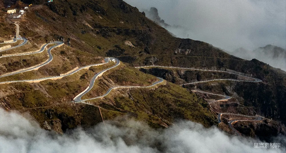 高清摄影  蜿蜒的山路沿着险峻的山坡向上攀登。