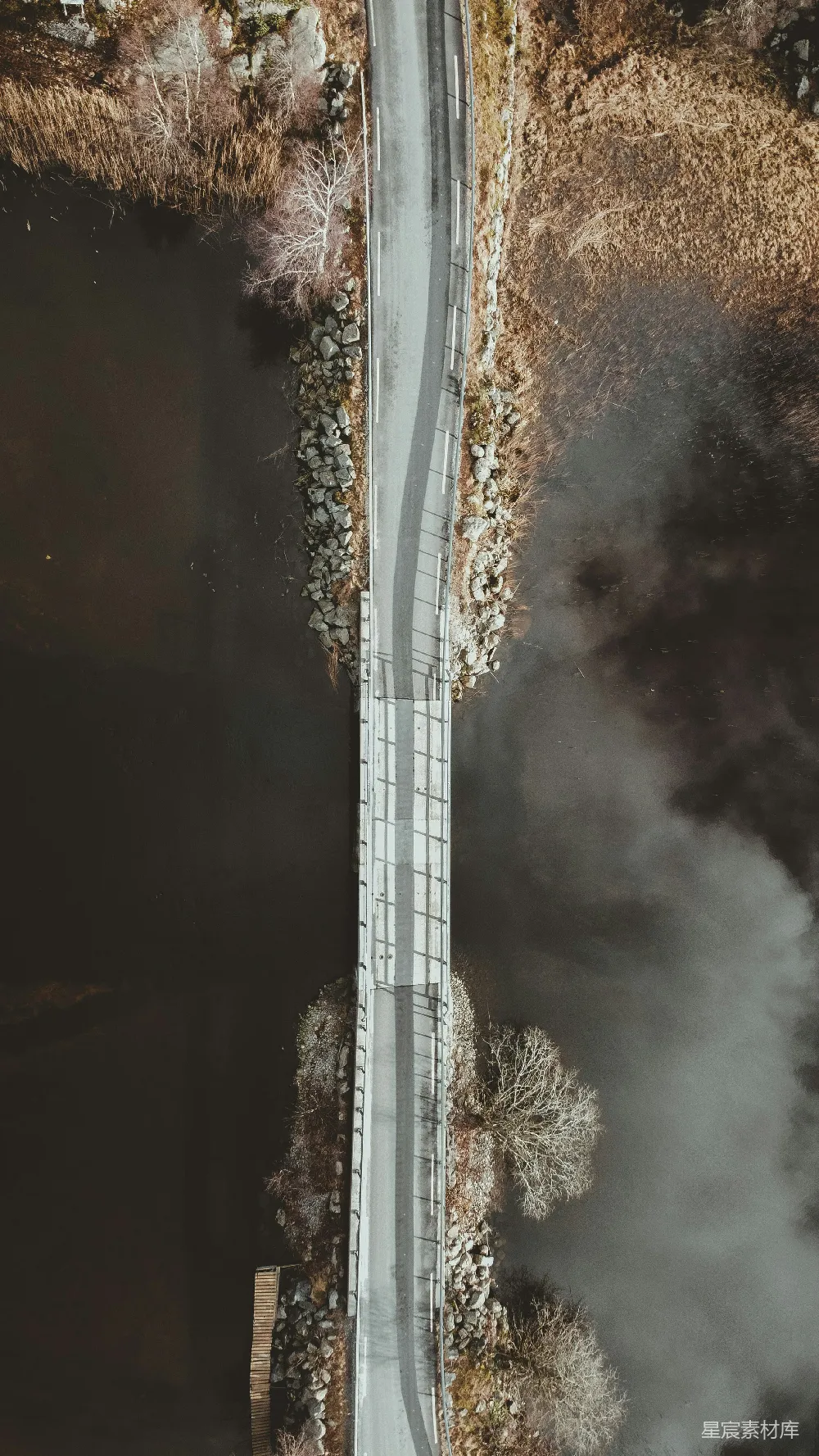 高清摄影 自然 壁纸 白色和黑色的塔坐落在棕色和黑色的表面上