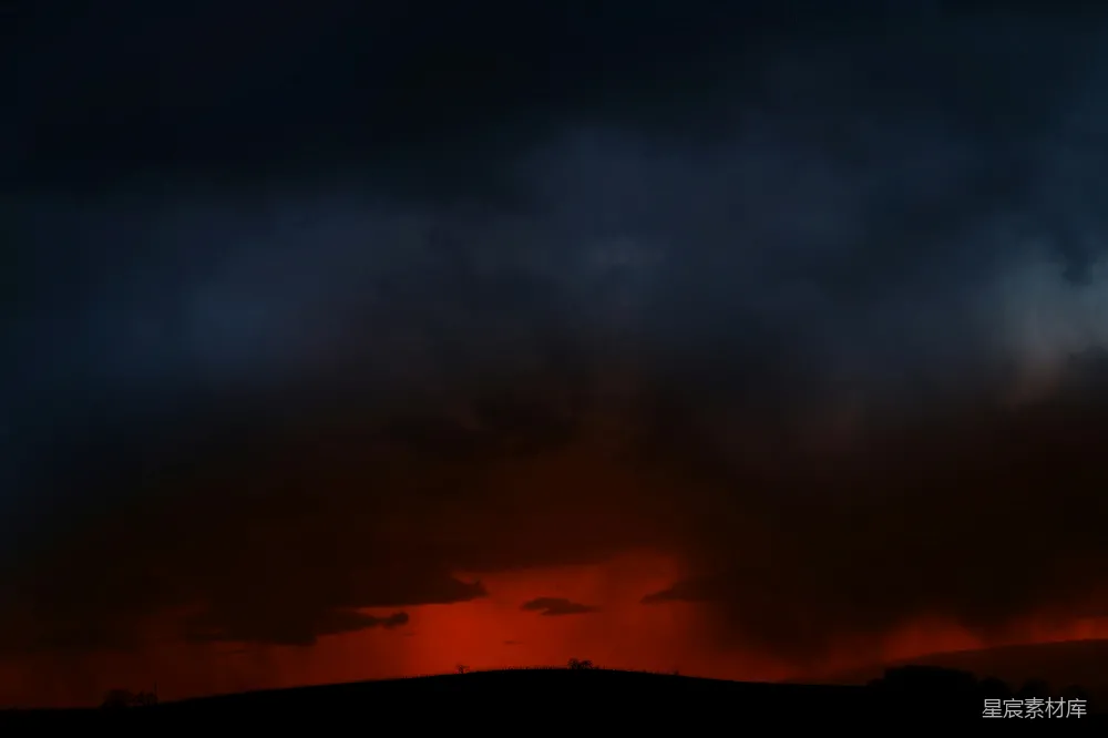 高清摄影  夕阳下的山影