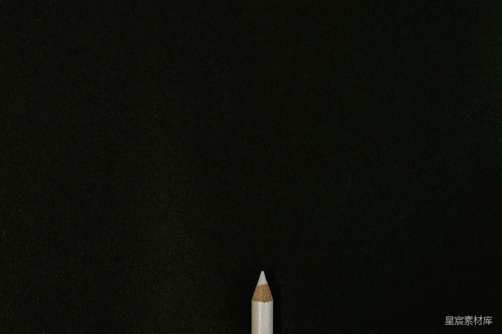 高清摄影  白色和黑色的铅笔放在黑色的表面上