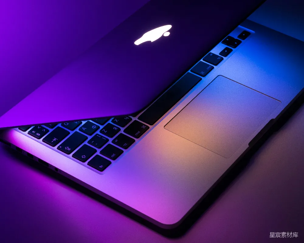 高清摄影  略微打开的银色MacBook