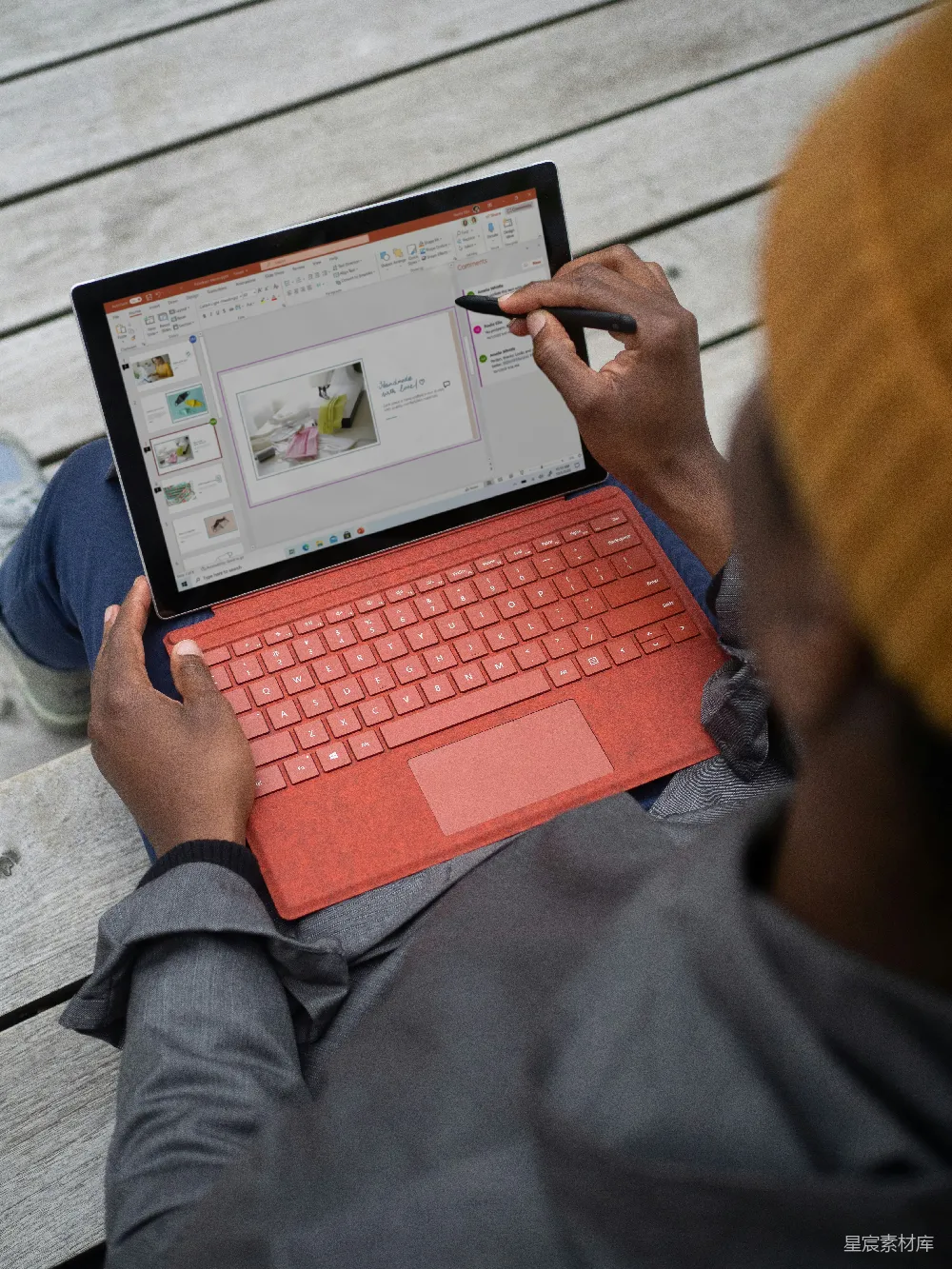 高清摄影  使用Surface平板电脑的人