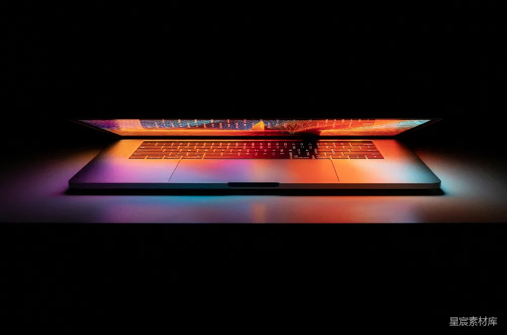 高清摄影  MacBook Pro 白色表面上