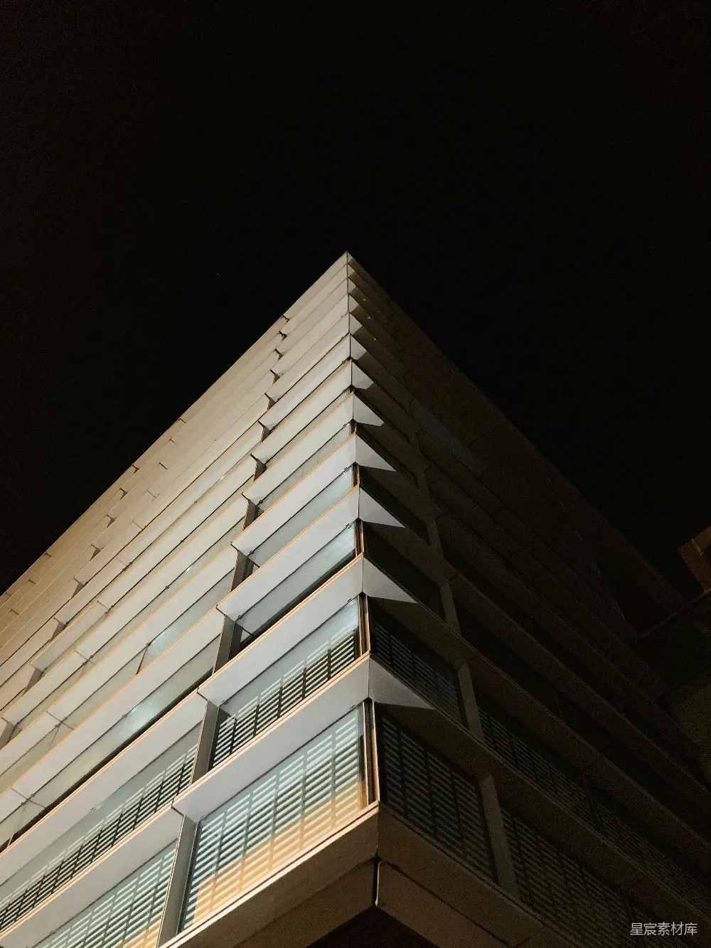 高清摄影 壁纸 实验性 自然 夜晚的白色混凝土建筑