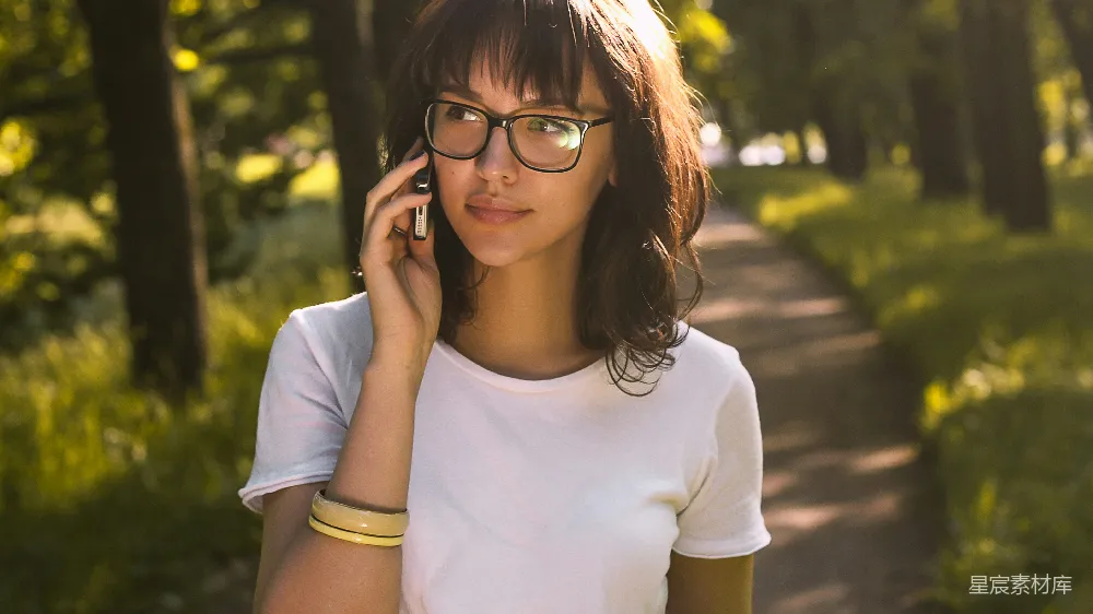 高清摄影  正在打电话的女人