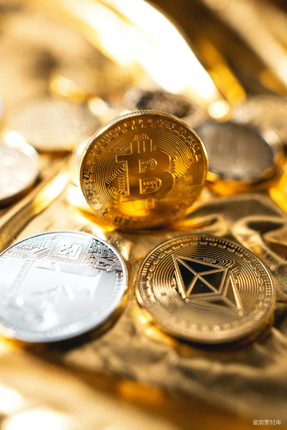 高清摄影  银币和金币圆形硬币