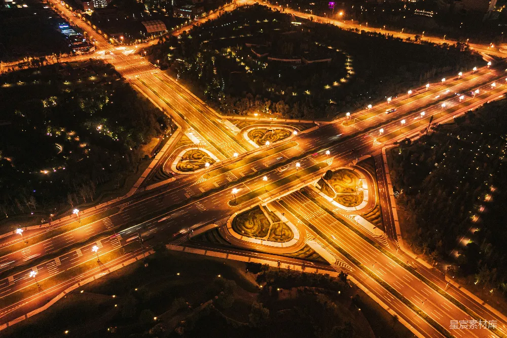 高清摄影  夜晚繁忙的十字路口俯瞰图