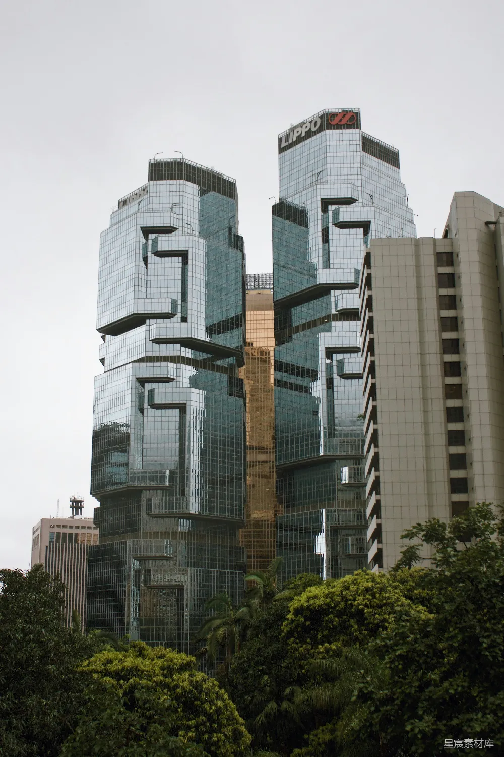 高清摄影  日间镜像建筑物