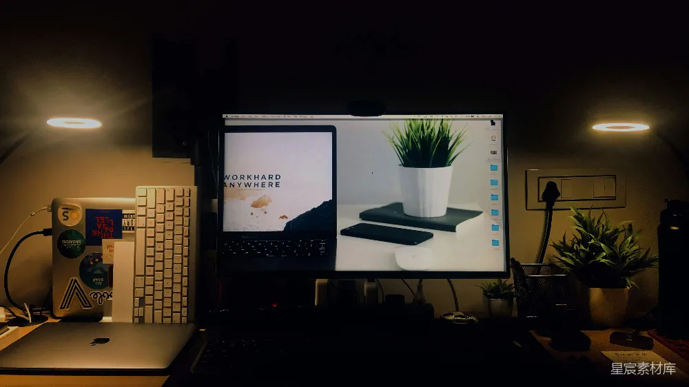 高清摄影  打开的黑色笔记本电脑显示了Facebook页面。