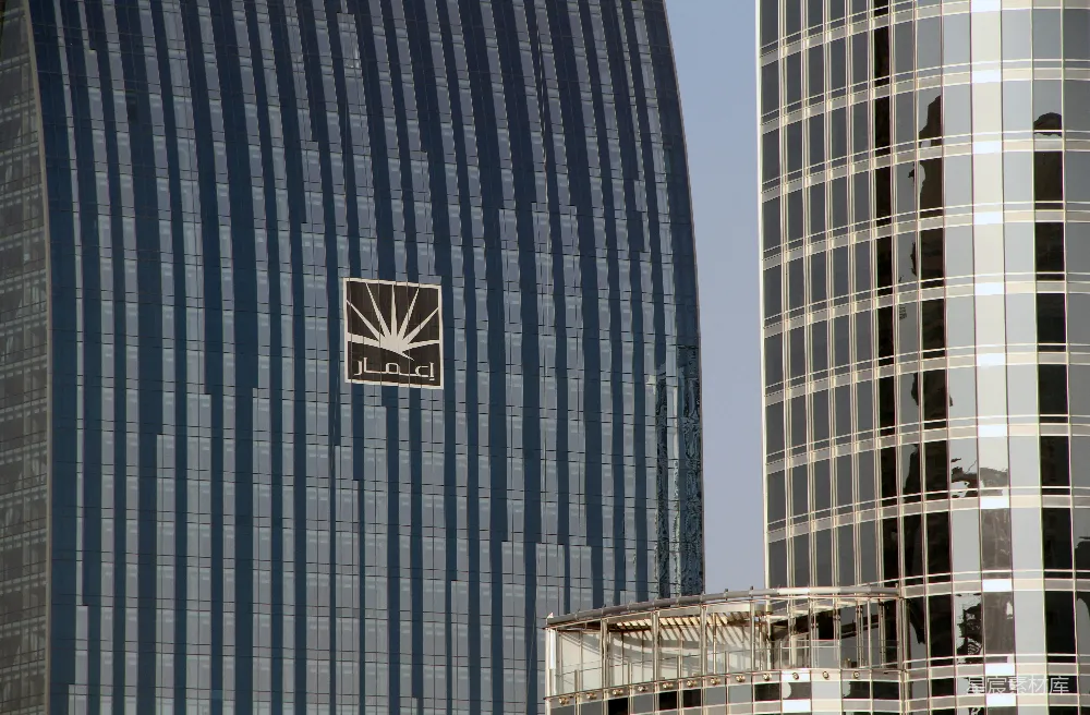 高清摄影  蓝白玻璃外墙的高层建筑