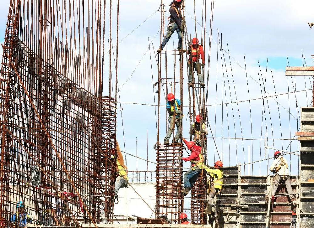 高清摄影  白天进行建筑工作的人员